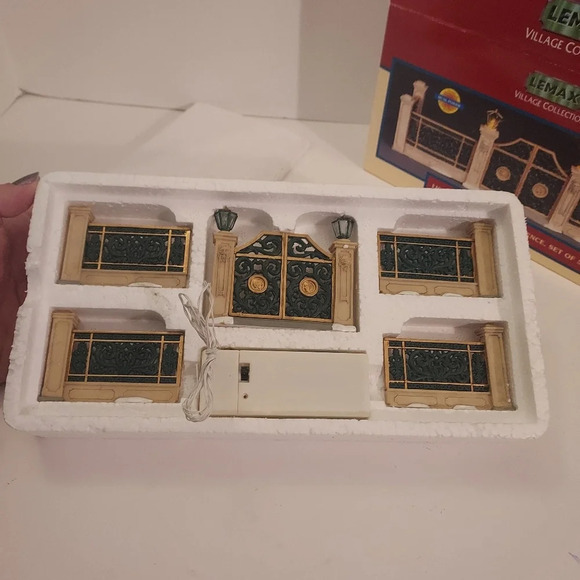 Vintage 1999 Lemax Village Collection - Lighted Victorian Gated Fence, Set of 5 - Picture 5 of 14